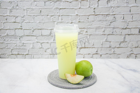 饮品白天蜂蜜甜梨汁室内果实摄影图配图