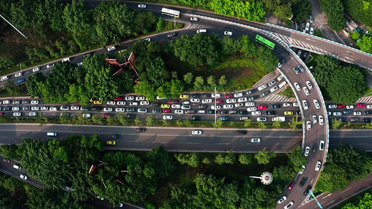 缓慢摄影照片_环形公路早高峰堵车车辆缓慢行驶城市交通