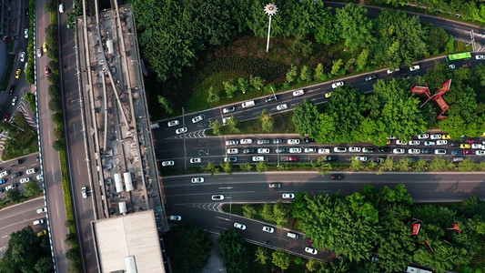 环形公路早高峰堵车车辆缓慢行驶城市交通