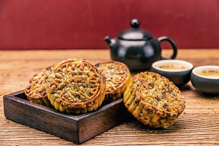 桂花食物摄影照片_中秋白天中秋节月饼室内桂花摄影图配图