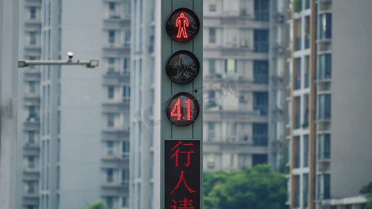 人行道过马路红灯交通信号灯实拍