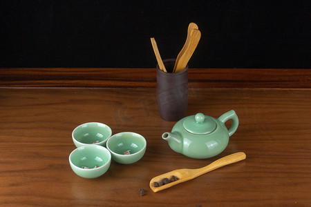 乌龙茶摄影照片_茶具全天茶杯室内喝茶摄影图配图