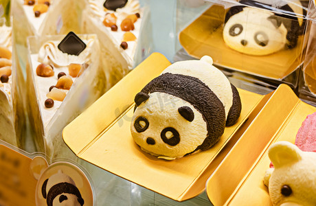 糕点甜品熊猫蛋糕美味食品摄影图配图