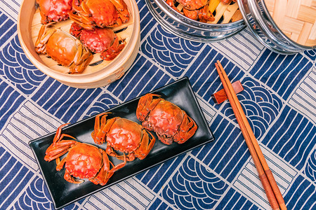 大闸蟹食物室内筷子摄影图配图