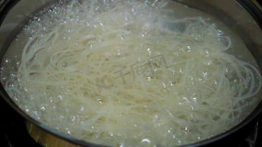 煮螺蛳粉广西柳州特色小吃美食商品宣传实拍