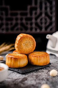中秋佳节团圆月饼食品摄影图配图