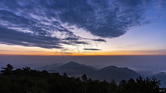 星芒星摄影照片_日出前夕清晨日出千牛岗日出摄影图配图