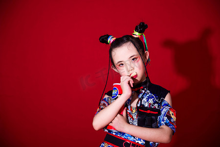 国潮人像女孩中国风时尚摄影图配图