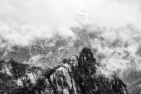 水墨风山摄影照片_水墨风早上山峰山区流动摄影图配图