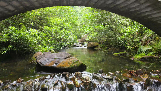 祖国大气摄影照片_广西十万大山腹地八寨沟风景区航拍溪水