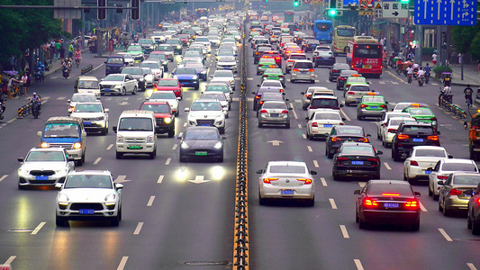 实拍城市主干道马路车流车水马龙