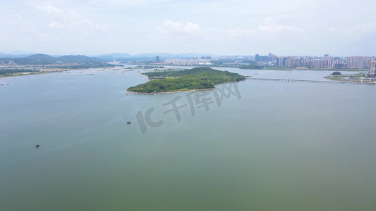 边陲明珠摄影照片_广西地标防城港西湾风景区航拍港口城市