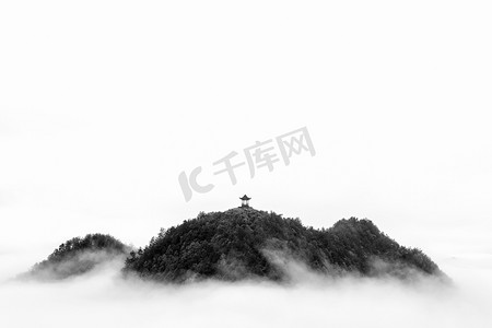 山庄水墨画摄影照片_黑白风格天亮亭子山区流动摄影图配图