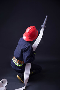 消防救援摄影照片_救援安全消防高压水枪灾难摄影图配图