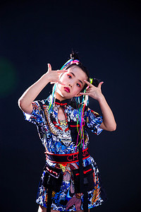 国潮女孩中国风人像时尚摄影图配图