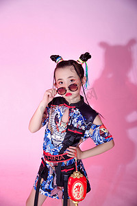 国潮人像女孩时尚中国风摄影图配图