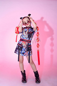 国潮人像中国风女孩时尚摄影图配图