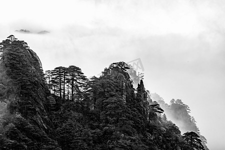 黑白水墨山摄影照片_黑白风光清晨山峰山区流动摄影图配图