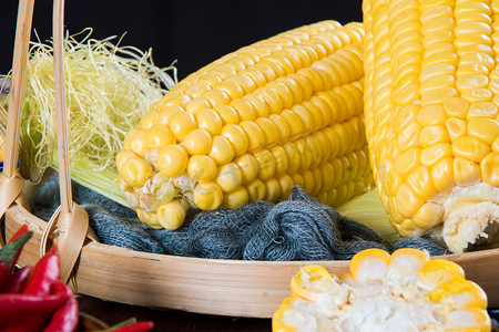 玉米黄色糯玉米新鲜蔬菜农产品摄影图配图