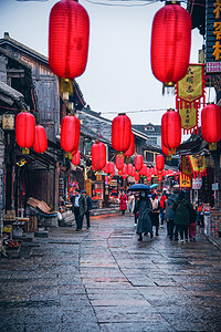 青砖柱子摄影照片_古镇下午街道街道场景摄影图配图