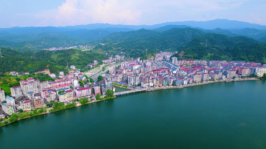 住宅区摄影照片_航拍乡镇房屋乡村风景沿江城市