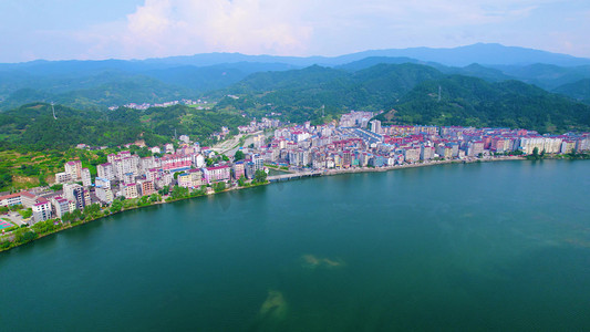 航拍乡镇房屋乡村风景沿江住宅区三农