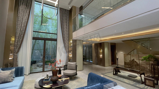 新中式客厅吸顶灯摄影照片_居家环境复式别墅挑空客厅