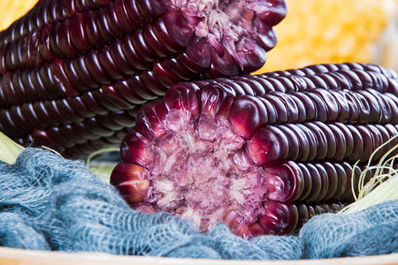 玉米紫色糯玉米果蔬甜蜜蔬菜摄影图配图
