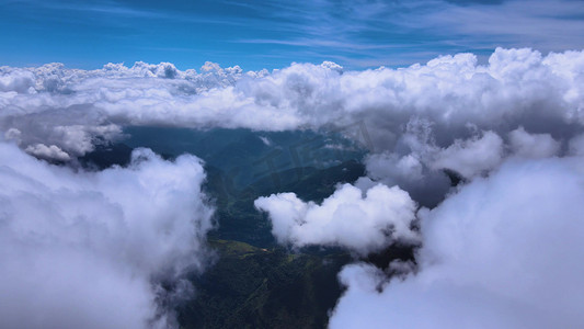 航拍高空云海云层上飞机视角