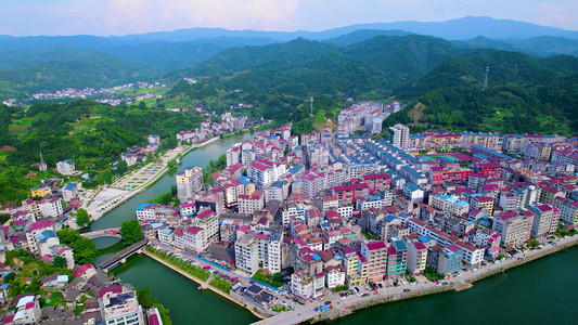 航拍乡镇房屋乡村风景沿江住宅区