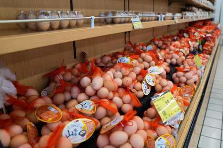 食品销售摄影照片_超市新鲜鸡蛋下午鸡蛋超市摄影摄影图配图