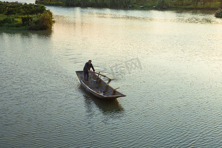 河里划船的人下午人城市无摄影图配图