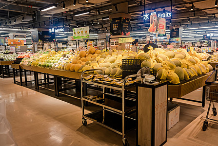 展架食品摄影照片_哈密瓜水果瓜果超市卖场摄影图配图