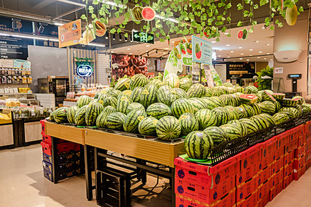 超市货柜摄影照片_水果鲜果超市卖场购物摄影图配图