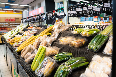 超市蔬菜区下午新鲜蔬菜超市摄影摄影图配图