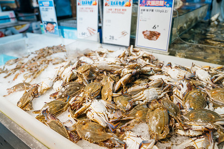 海鲜下午梭子蟹超市摄影摄影图配图