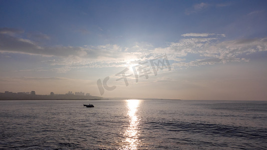 日出早上日出海边日出摄影图配图