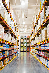 大型冷库摄影照片_大型购物超市上午超市货架商品超市摄影摄影图配图
