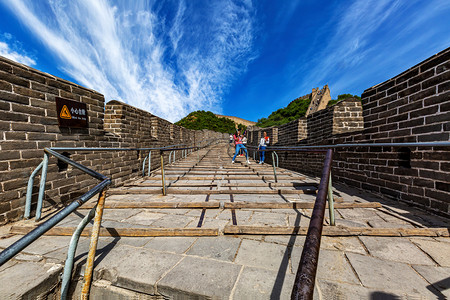 防御晌午长城山区飘动摄影图配图