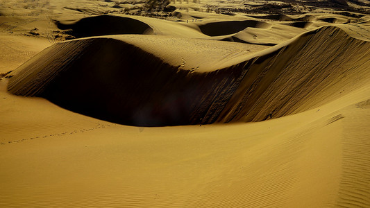 沙漠沟壑上午沙漠夏季素材摄影图配图