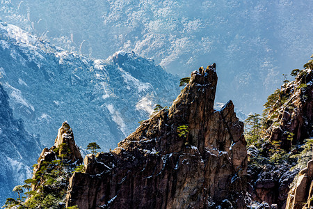 冬日出游天亮山峰山区飘动摄影图配图