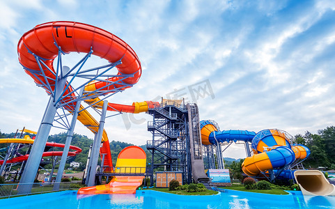 夏天泳池摄影照片_夏天游玩夏天水乐园石阡摄影摄影图配图