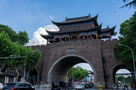 城市建筑古代建筑摄影照片_武汉城市建筑晴天建筑地标晴川阁仰拍摄影图配图