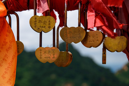 平安夏季锁千山祈福摄影图配图