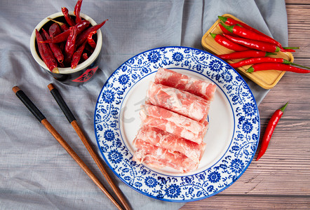火锅肉卷食材新鲜食材摄影图配图