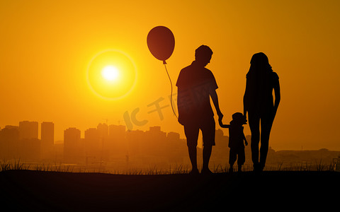 矢量线条山和太阳摄影照片_一家三口家人日落温馨家庭剪影合成