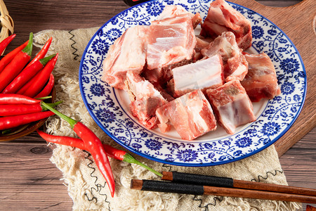 排骨猪肉新鲜营养辣椒摄影图配图