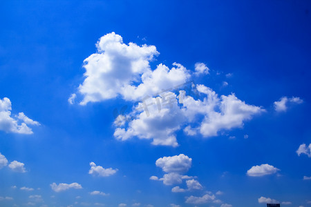 长沙城晌午蓝天白云白云云层摄影图配图