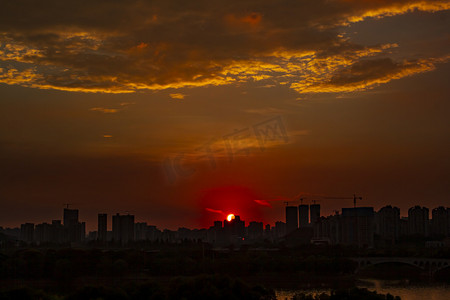湖南长沙夕阳红日城市天际线自然美摄影图配图