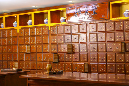中元节传统印章摄影照片_中医室内中药柜历史传统文化摄影图配图